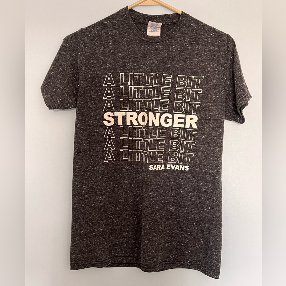 Sara Evans Stronger concert t-shirt 💪🏻